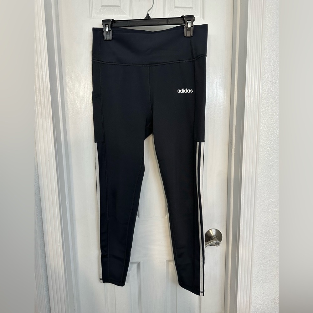 Adidas Sz L women’s leggings charcoal color cell phone pocket white stripes